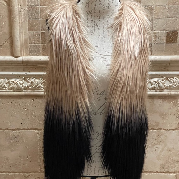Skies Are Blue ombre faux fur vest - Picture 4 of 8